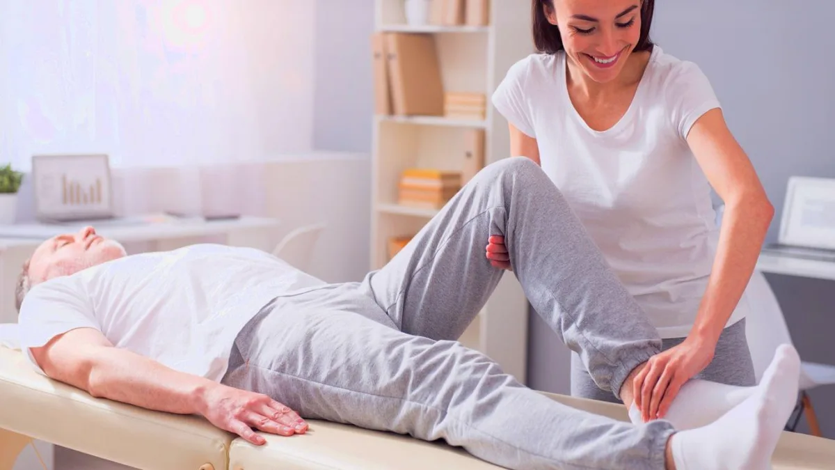 Rehabilitacja domowa prowadzona przez fizjoterapeutę Reha Medica